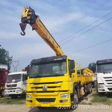 Truk bekas dengan crane